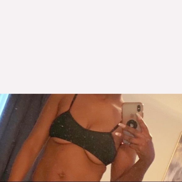 Bikini - Picture 2 of 2